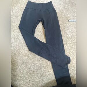 GYMSHARK black textured leggings with designs on front size XS